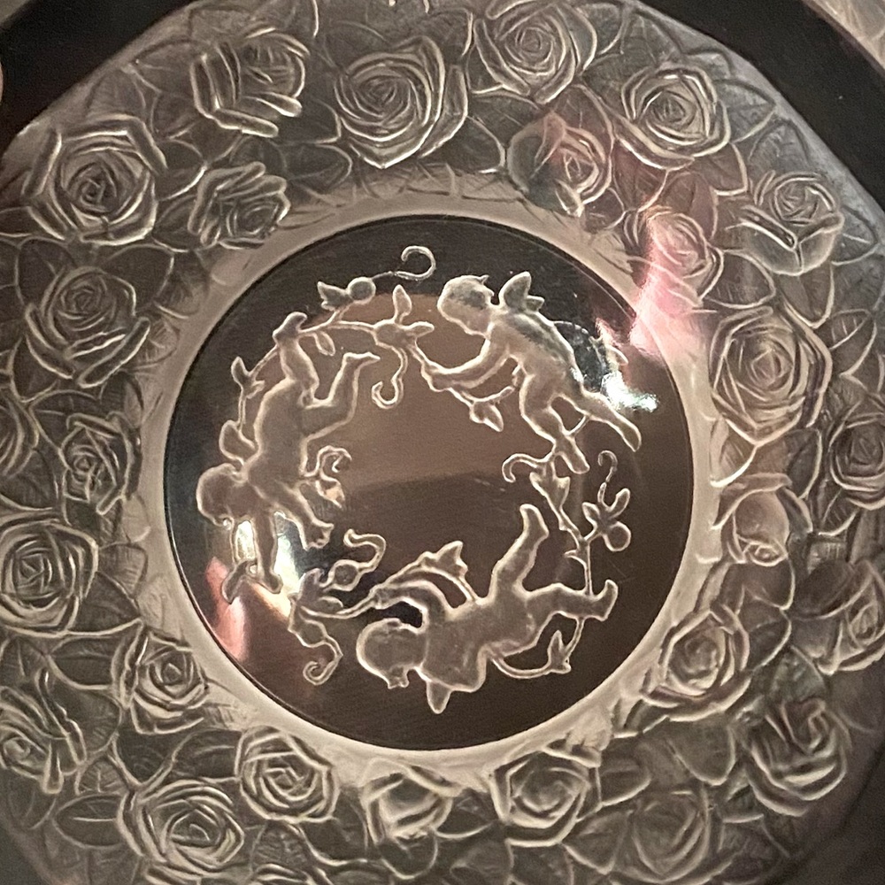 Trinket dish. Cherub cut crystal. 5" x 1.5" h Reverse cut, excellent cond.